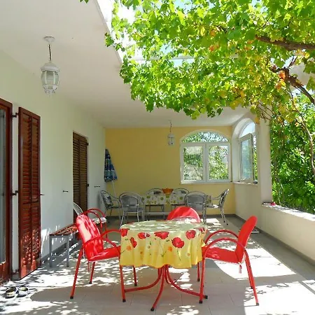 Dama Apartment